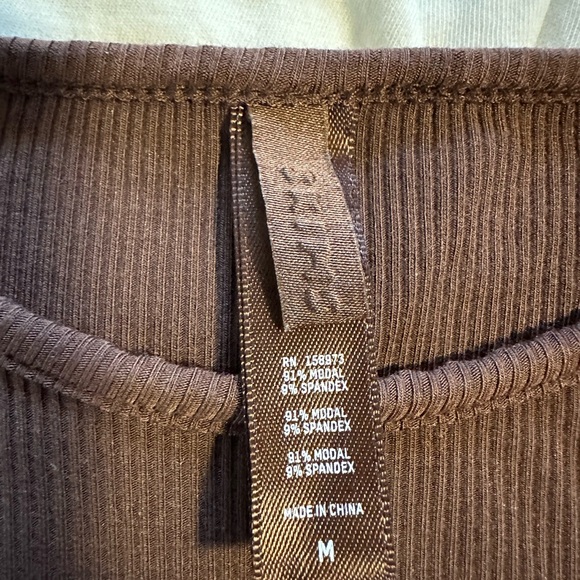 SKIMS Brown Long Sleeve Tee - Picture 2 of 3